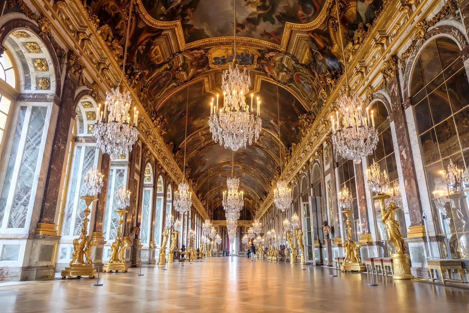 Hall-of-Mirrors-ceiling-Jules-Hardouin-Mansart-Charles