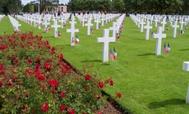 D-Day Beaches & Mont Saint-Michel: Normandy Day Tour from Paris